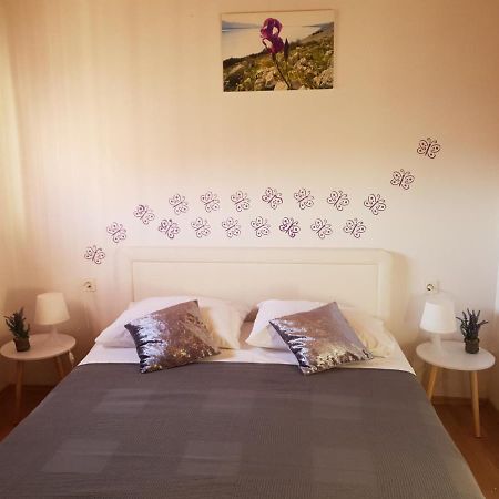 Apartmani Dalmatinka Metajna Exterior photo