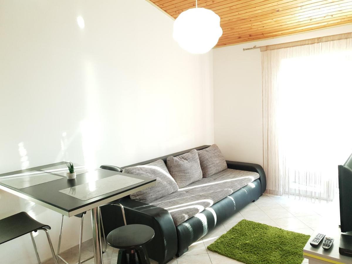Apartmani Dalmatinka Metajna Exterior photo