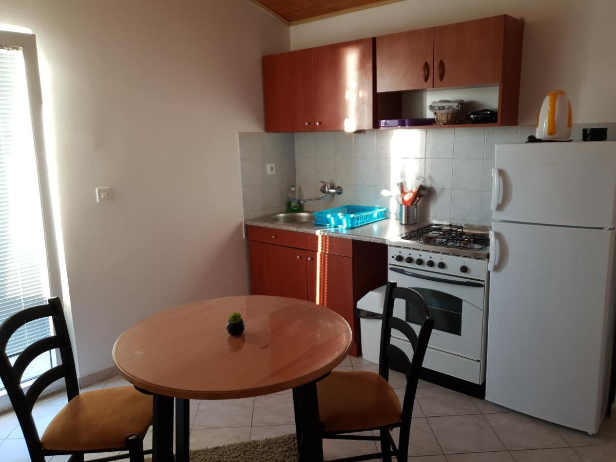 Apartmani Dalmatinka Metajna Exterior photo