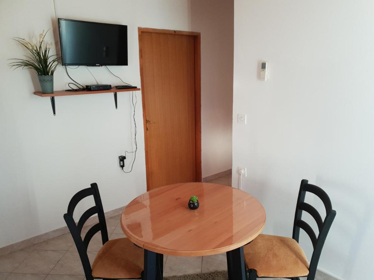 Apartmani Dalmatinka Metajna Exterior photo