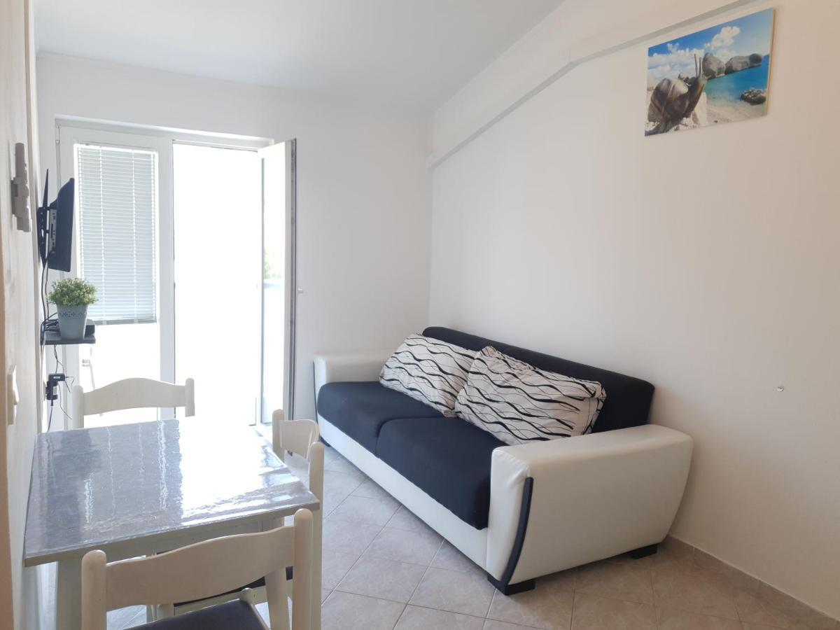Apartmani Dalmatinka Metajna Exterior photo