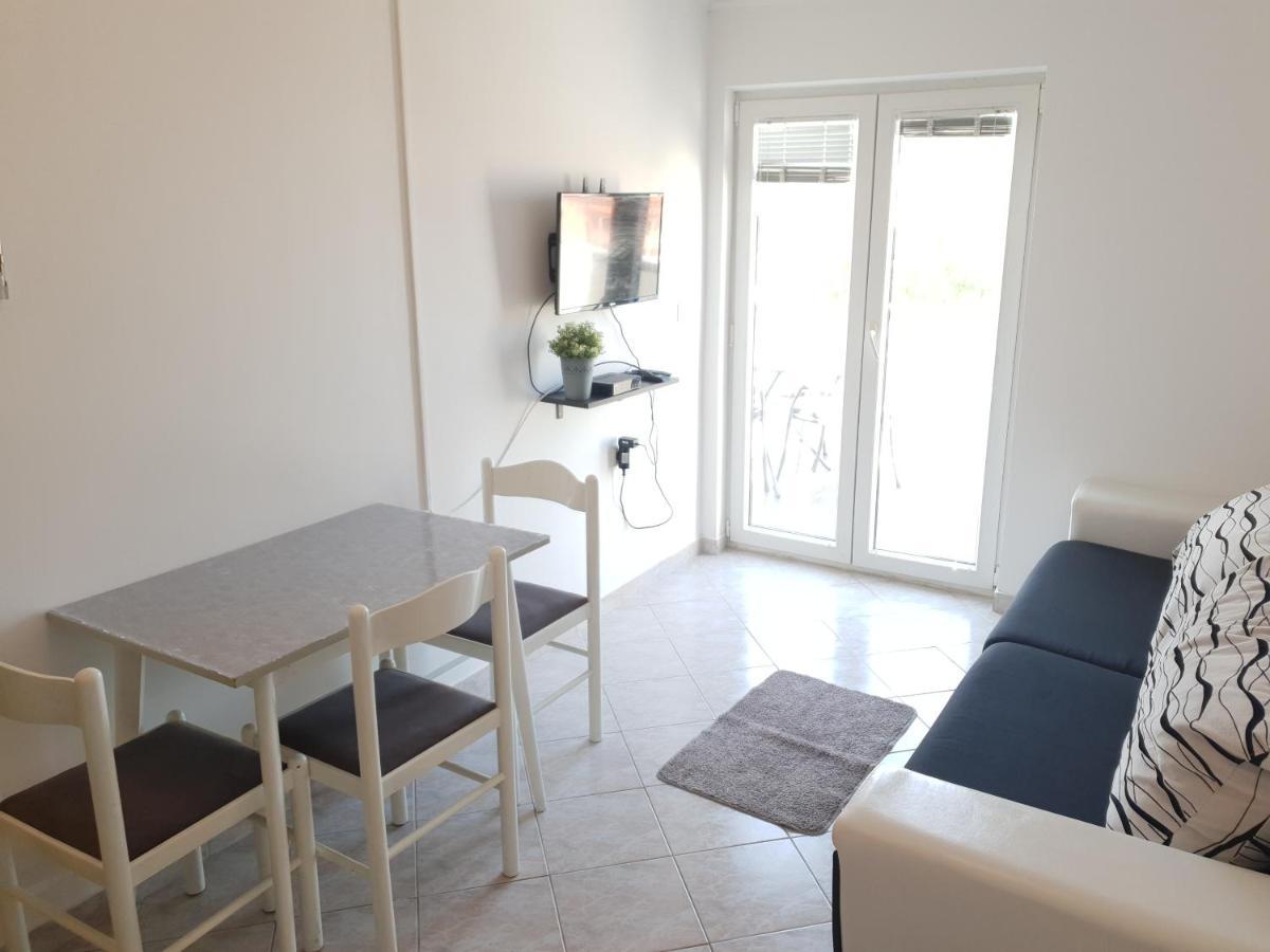 Apartmani Dalmatinka Metajna Exterior photo