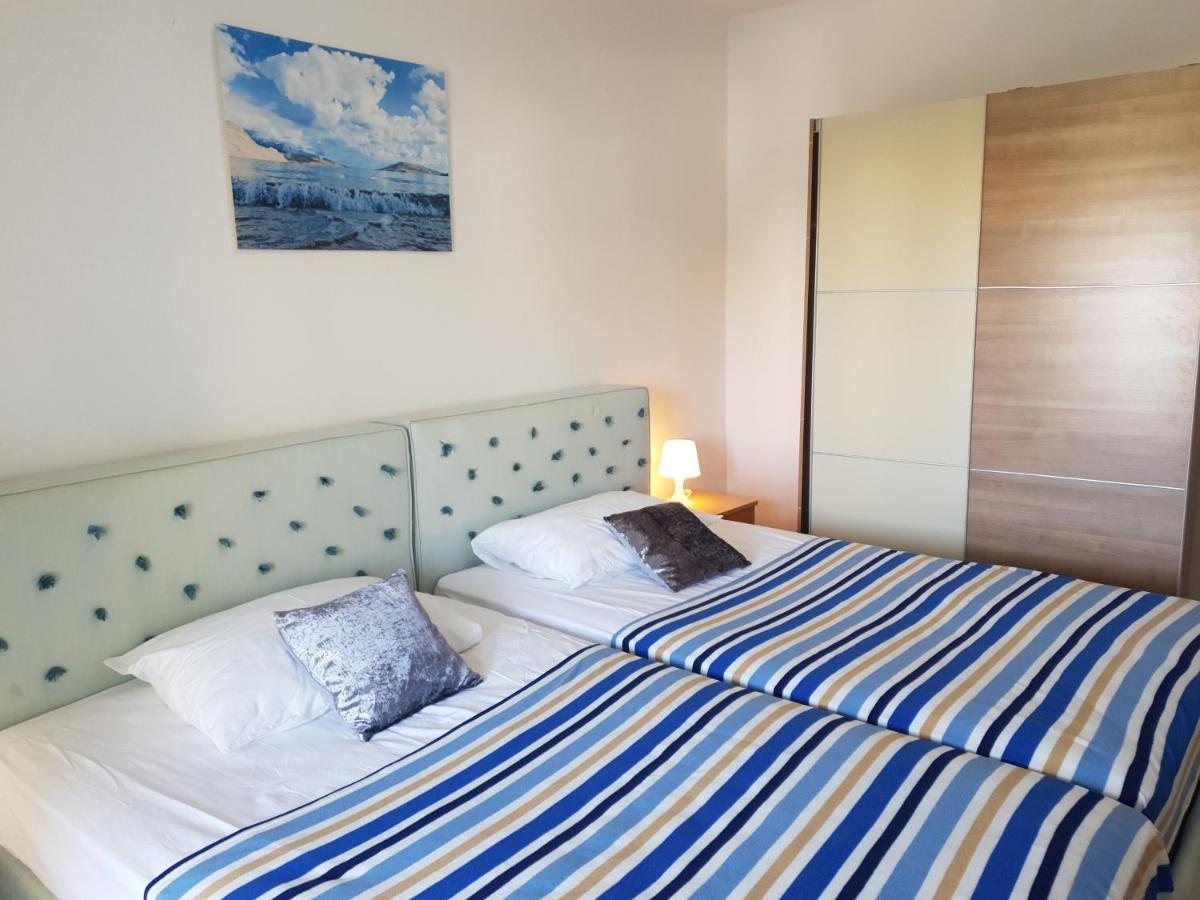 Apartmani Dalmatinka Metajna Exterior photo