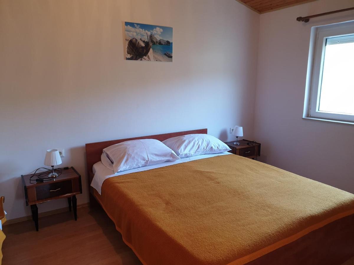 Apartmani Dalmatinka Metajna Exterior photo