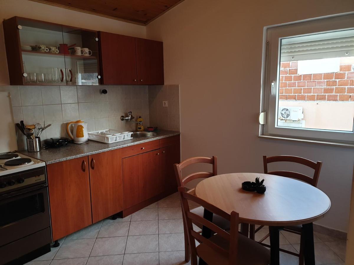 Apartmani Dalmatinka Metajna Exterior photo