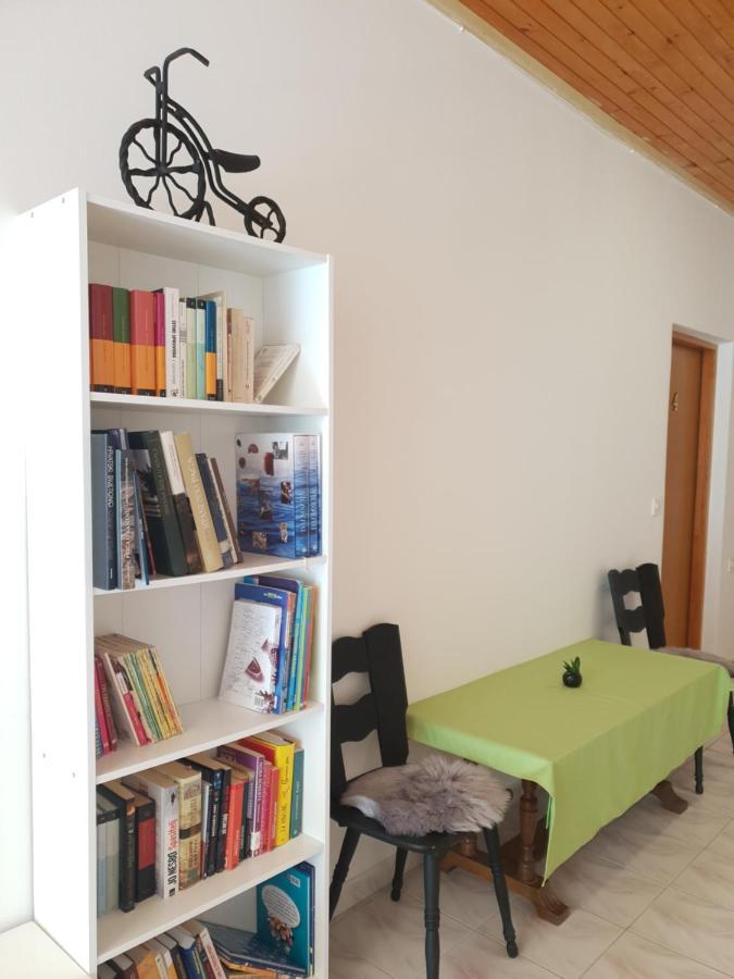 Apartmani Dalmatinka Metajna Exterior photo