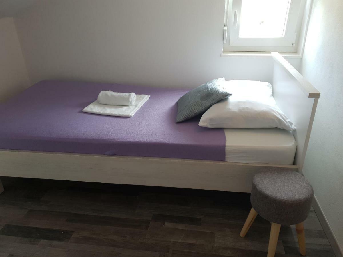 Apartmani Dalmatinka Metajna Exterior photo