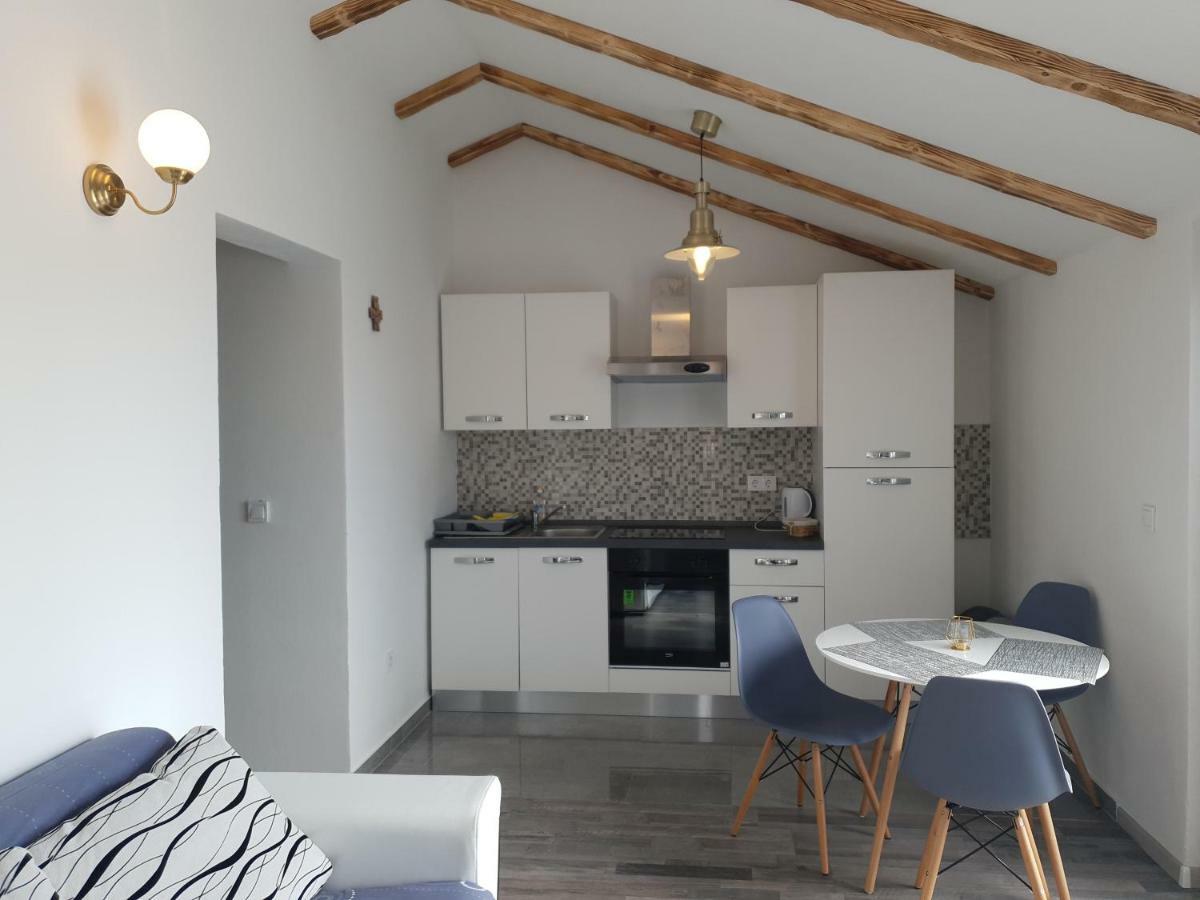 Apartmani Dalmatinka Metajna Exterior photo