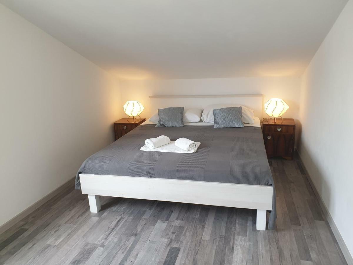 Apartmani Dalmatinka Metajna Exterior photo